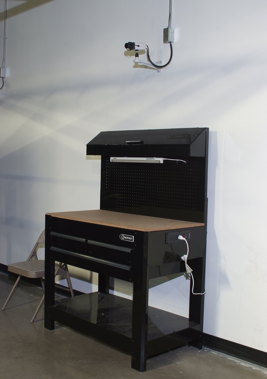 <span style="font-size:15px; ">Work benches are available to work on your equipment.</span>